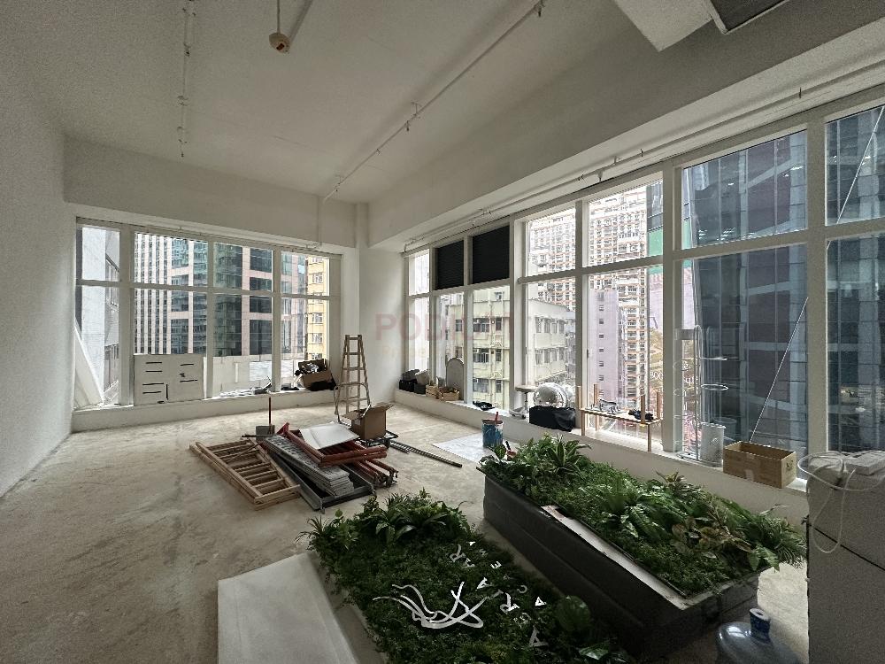 The Hennessy Wan Chai - Office Interior 1.jpeg                                                                              