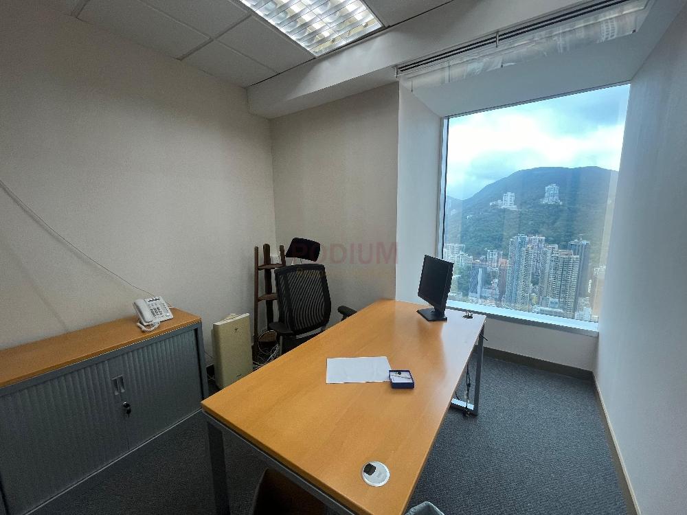 灣仔中環廣場                                                     Central Plaza                                                Wan Chai