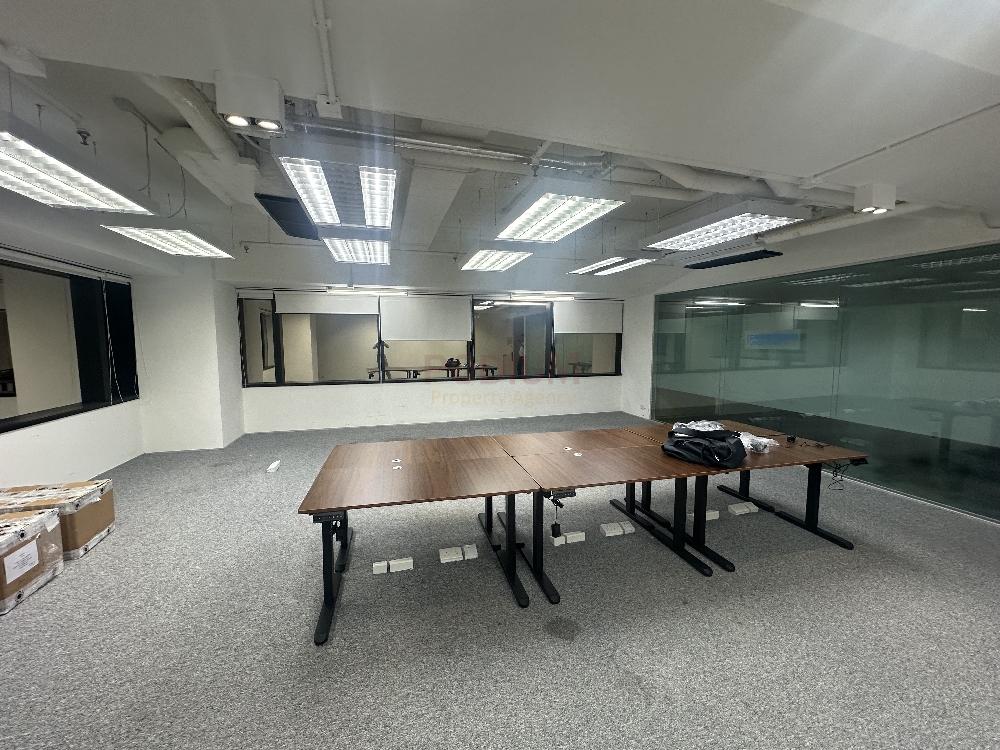灣仔瑞安中心                                                     Shui On Centre                                               Wan Chai
