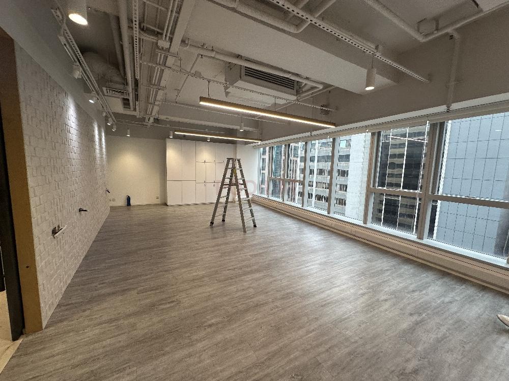 239 Hennessy Road Wan Chai - Office Interior 1.jpeg                                                                              