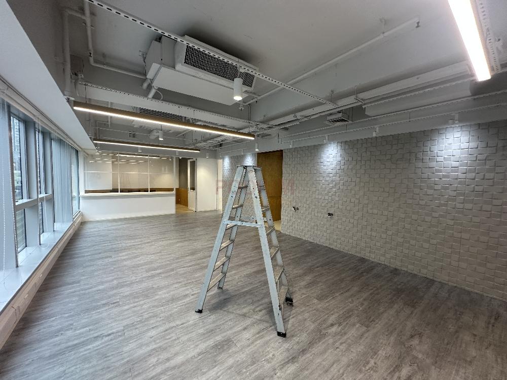 灣仔軒尼詩道239號 239 Hennessy Road Wan Chai
