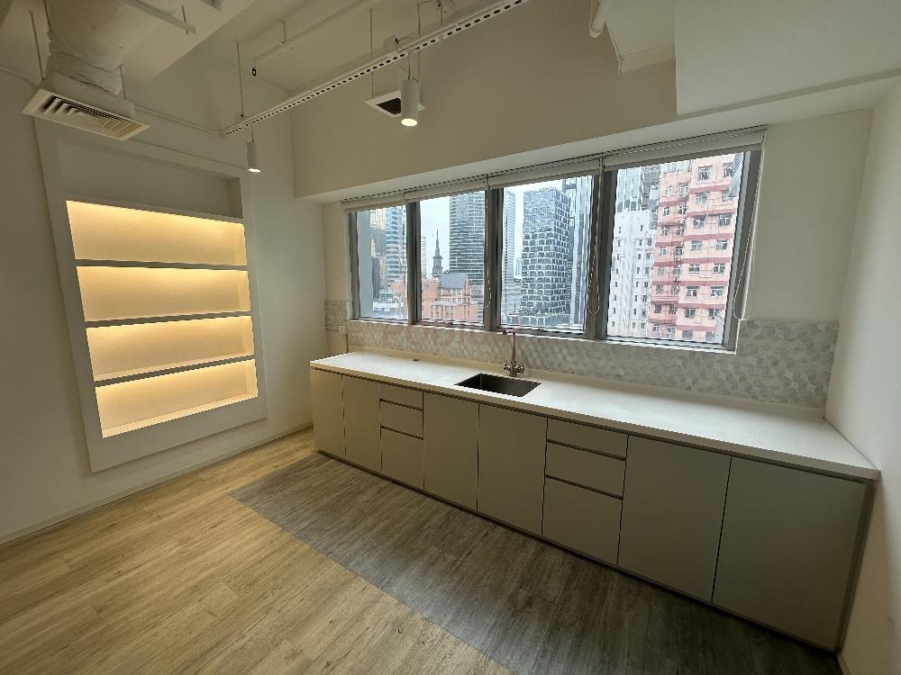 灣仔軒尼詩道239號 239 Hennessy Road Wan Chai