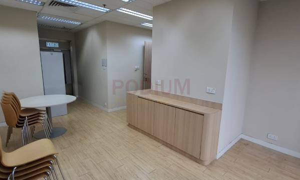 銅鑼灣信和廣場                                                     Sino Plaza                                                   Causeway Bay