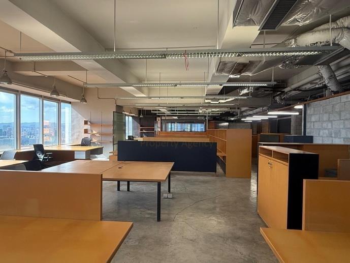 148 Electric Road - Office Interior 1.jpg                                                                               