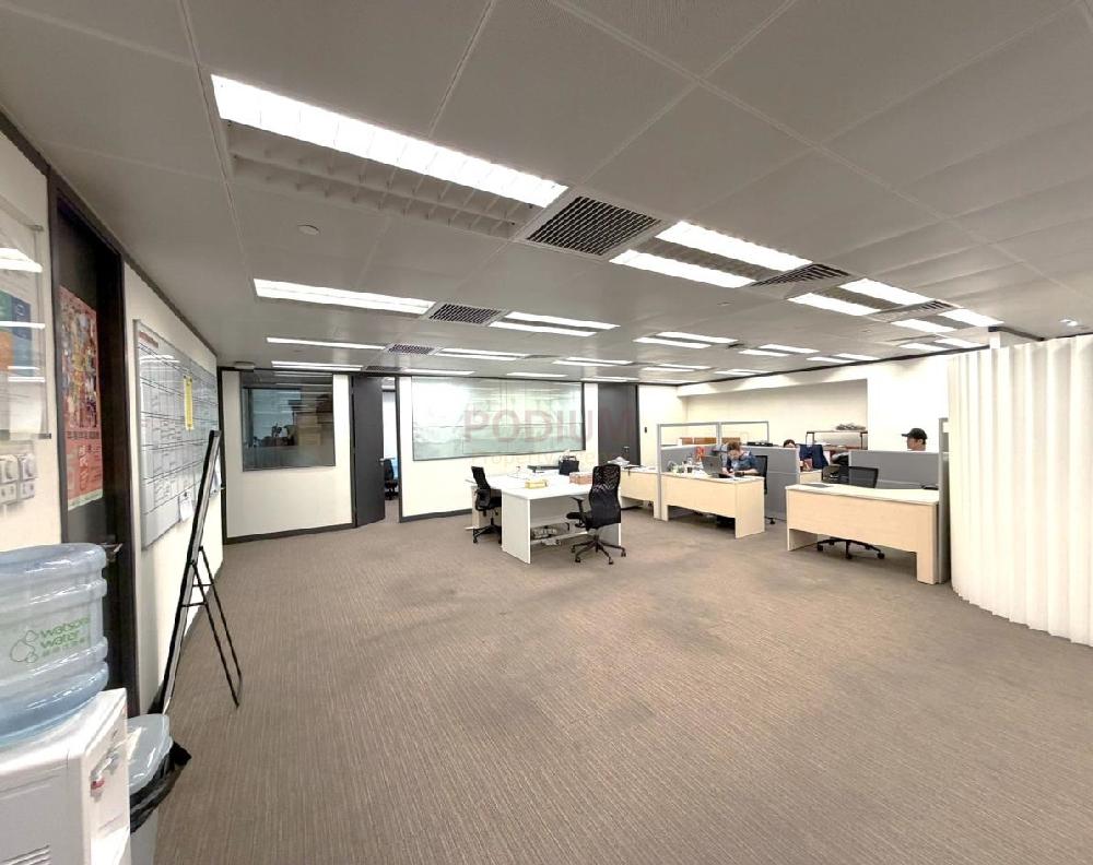 灣仔英皇集團中心                                                 Emperor Group Centre                                         Wan Chai