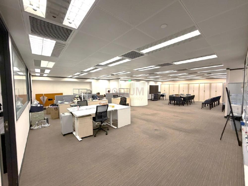 灣仔英皇集團中心                                                 Emperor Group Centre                                         Wan Chai