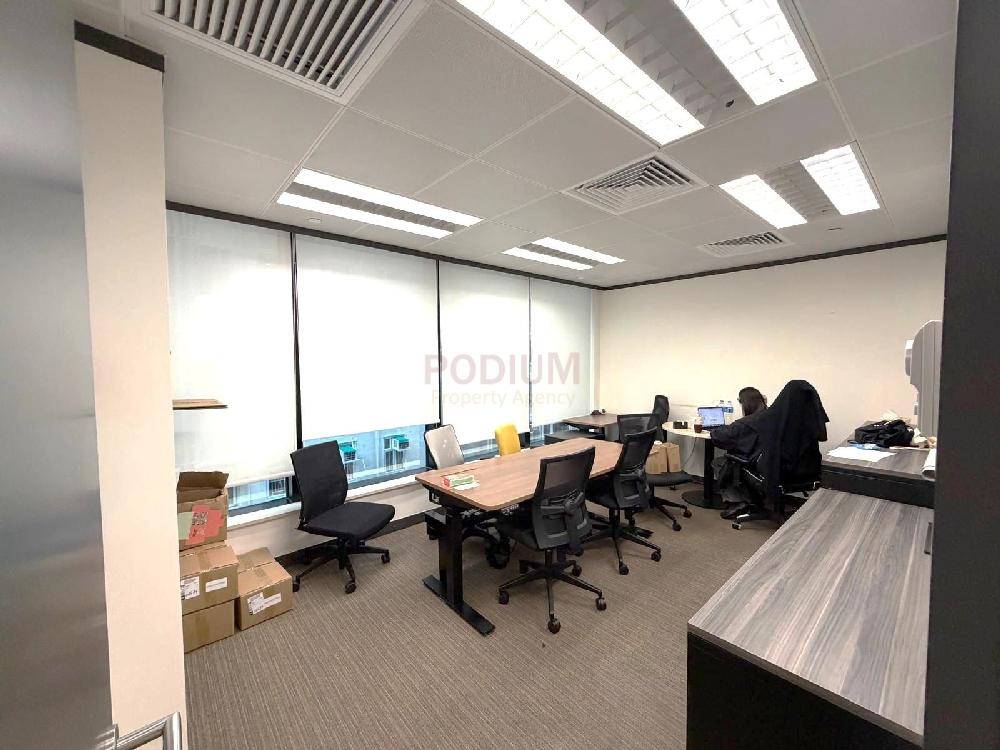 灣仔英皇集團中心                                                 Emperor Group Centre                                         Wan Chai