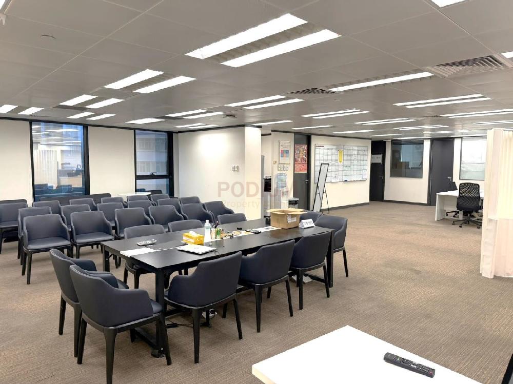 灣仔英皇集團中心                                                 Emperor Group Centre                                         Wan Chai