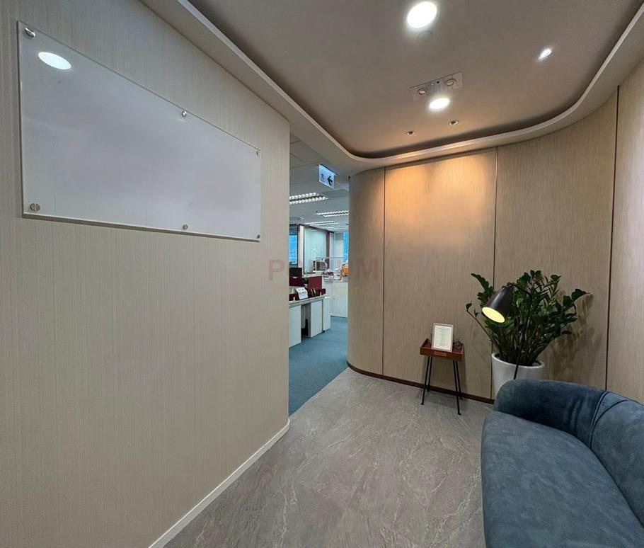 灣仔英皇集團中心                                                 Emperor Group Centre                                         Wan Chai