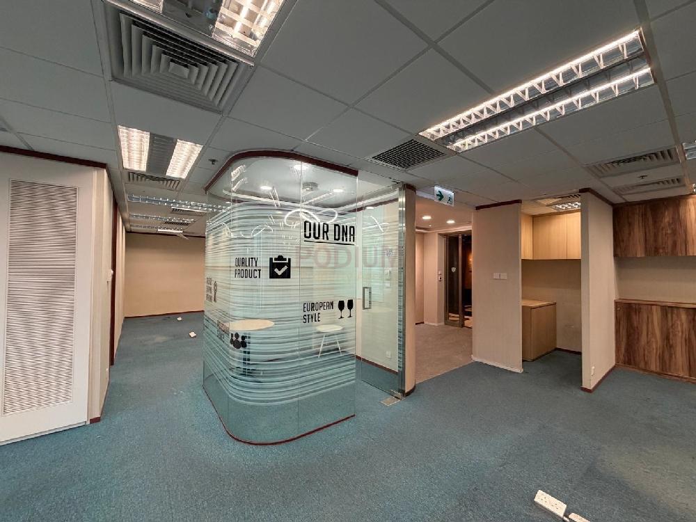 灣仔英皇集團中心                                                 Emperor Group Centre                                         Wan Chai