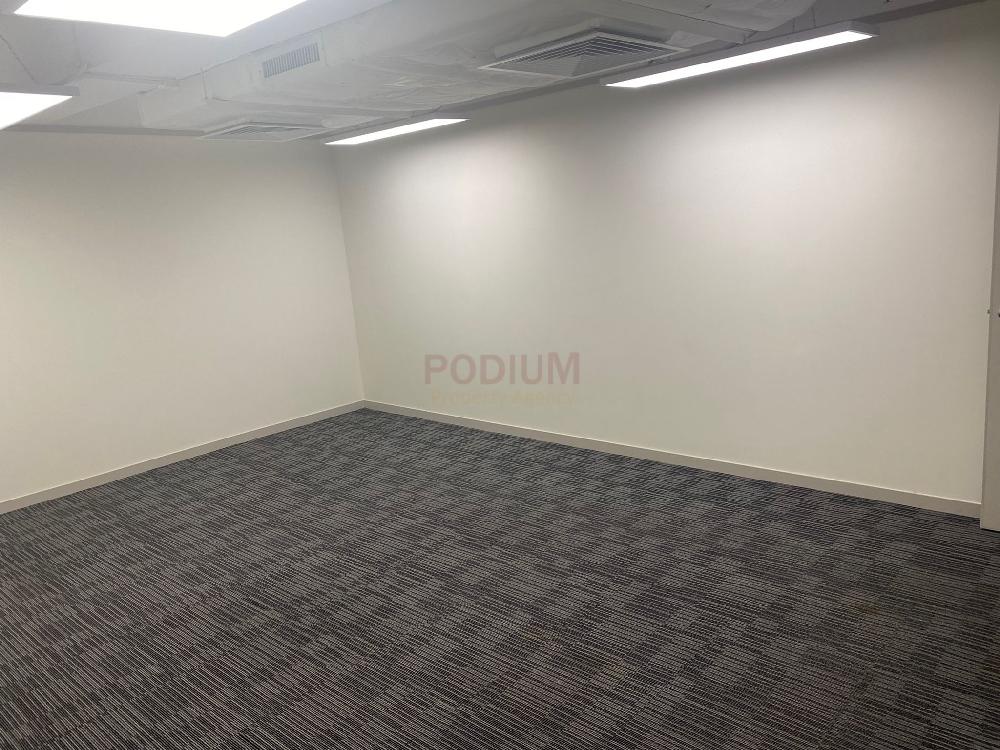 灣仔樂基中心                                                     Lucky Centre                                                 Wan Chai