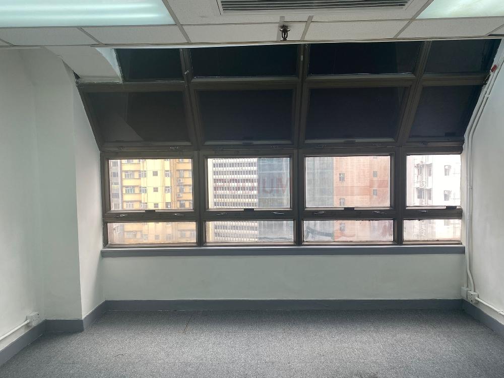 灣仔樂基中心                                                     Lucky Centre                                                 Wan Chai