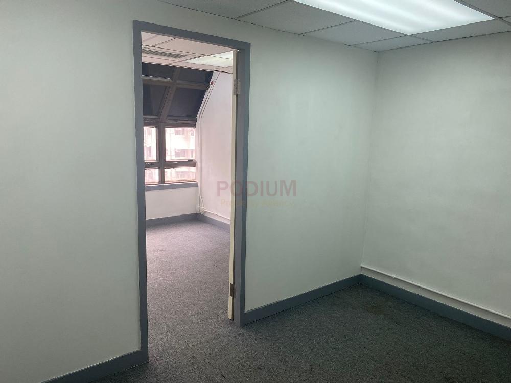 灣仔樂基中心                                                     Lucky Centre                                                 Wan Chai